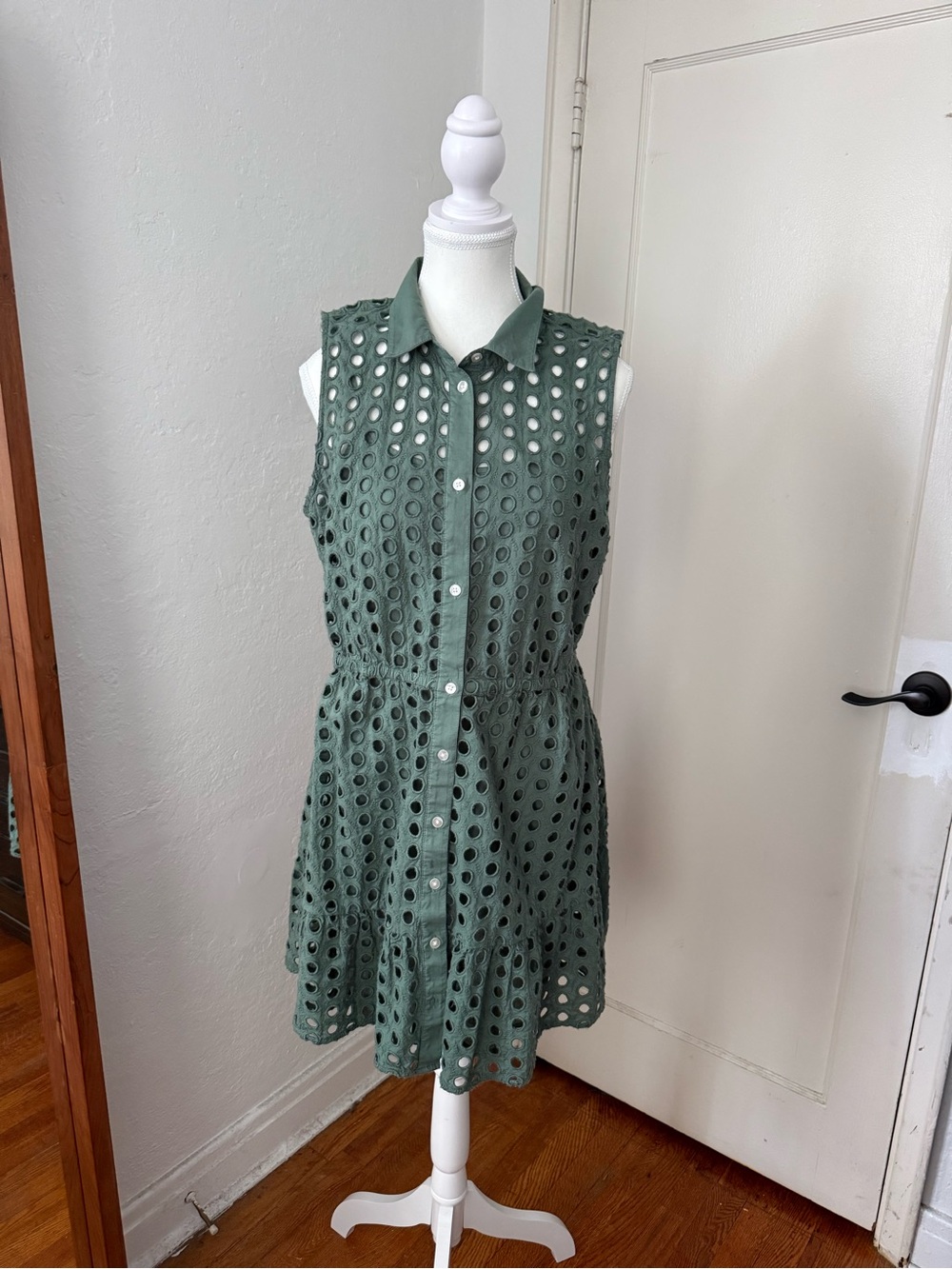 Gap Sleeveless Eyelet Shirt Dress 100% Cotton